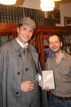 Holmes kam selbst zur &Uuml;bergabe der Sherlock-Holmes-Sammlung an das Krimi-Archiv 